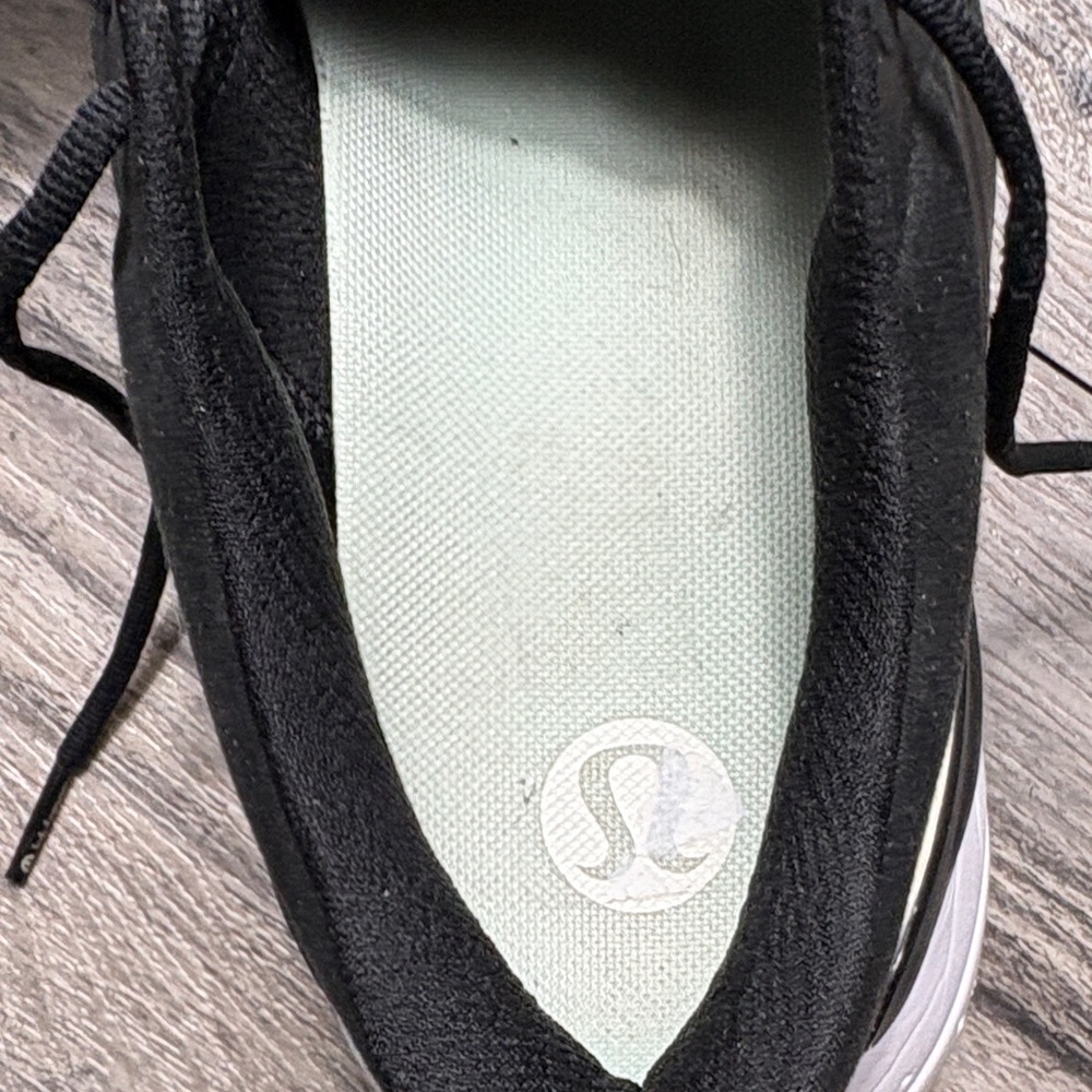 Lululemon Size Men’s 11 Black and White Athletic Sneakers Excellent Condition - Picture 12 of 12